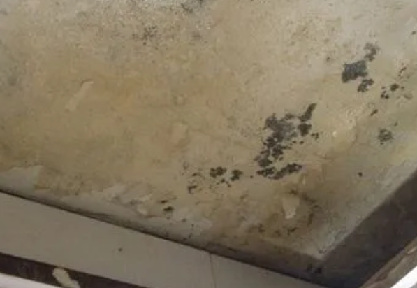 双流阳台漏水维修公司分享下双流卫生间渗水维修需要注意哪些问题。